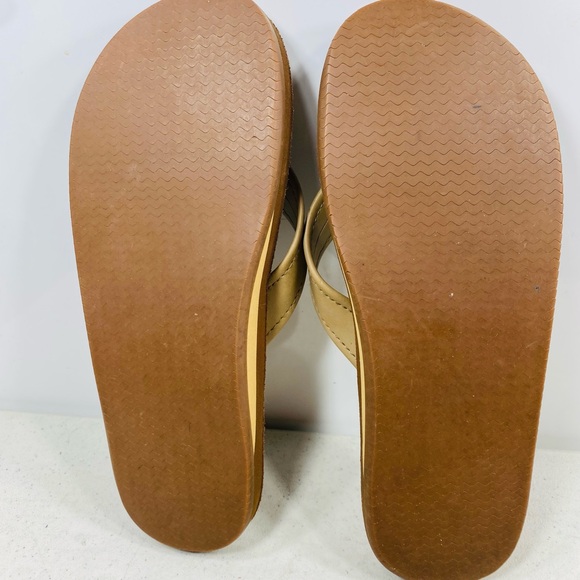 Vineyard Vines Mens Flip Flops Sandals Mustard Leather Size 8 Whale Logo - Picture 6 of 6